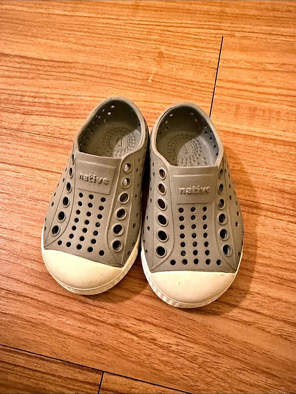 Native Jefferson Kids Slip-On Sneakers in Gray & White